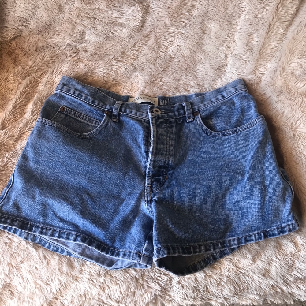 Gap short size 8
